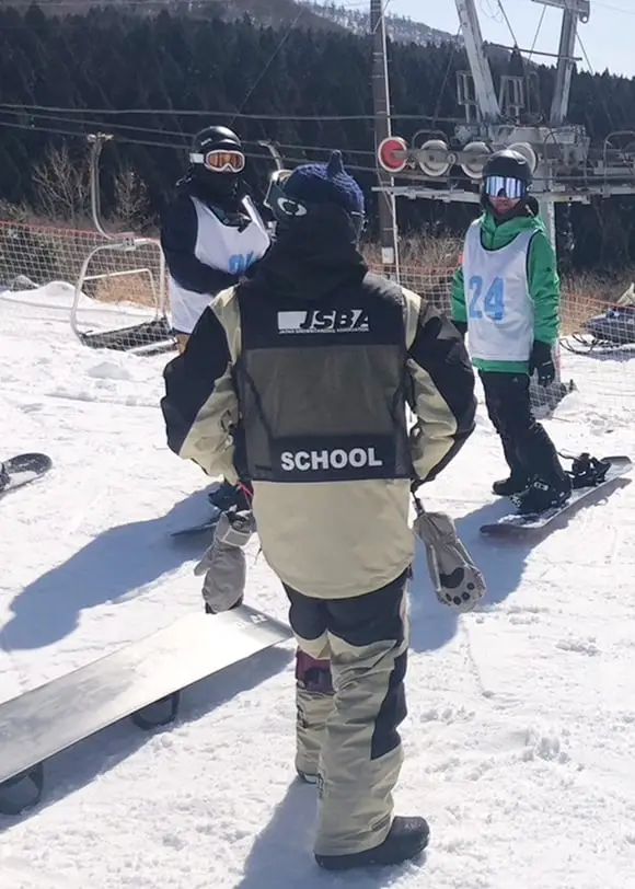 スノーボードスクール